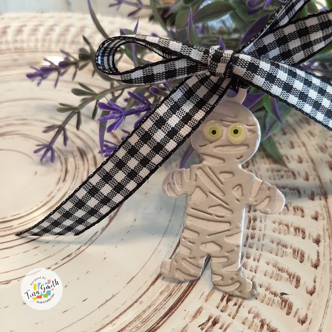 Spellbinders_HalloweenCollectionbyBeccaFeeken_TinaSmith_2